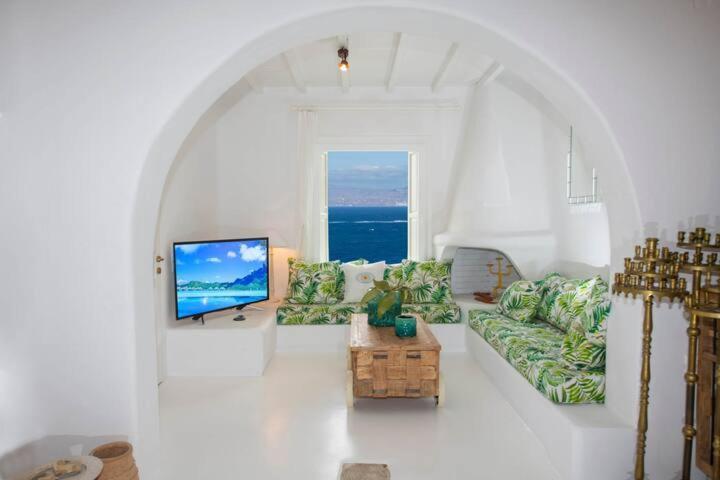 Azure Horizon & - Adults Only Apartment